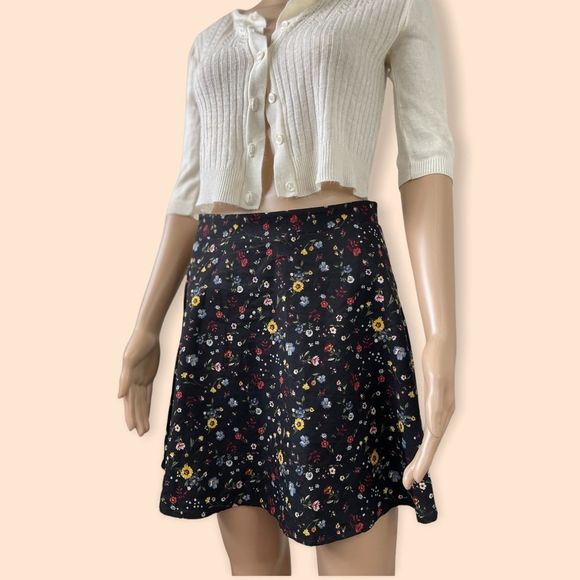 Ivy + main Mid thigh Flower Skirt small - Picture 2 of 6